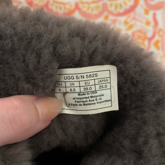 Women’s Ugg Classic Short II - Picture 7 of 7